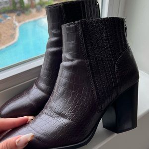 Heeled boots